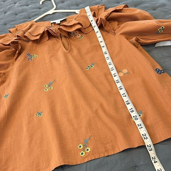 Something Navy Embroidered Floral Ruffle Trim Long Sleeve Blouse Top Camel Small - Picture 11 of 11